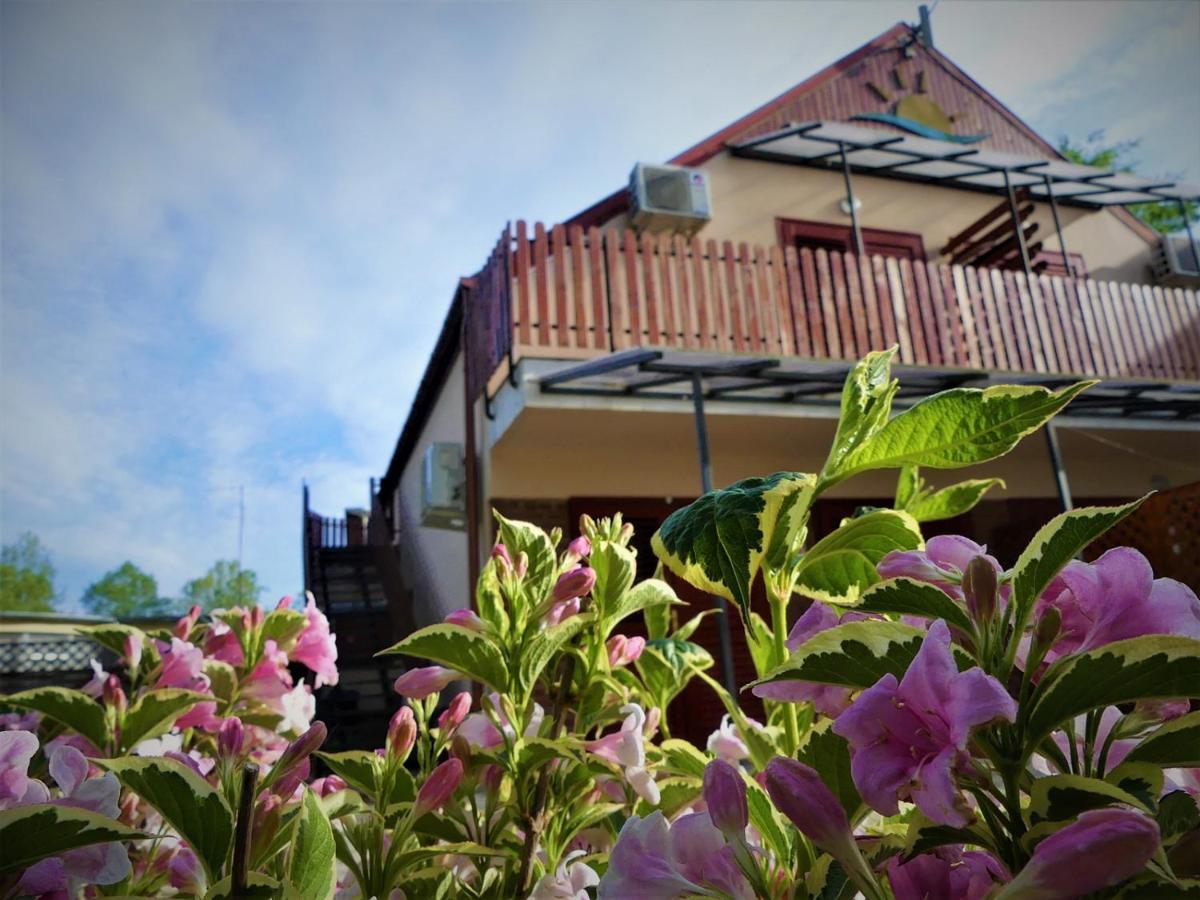 Napsugár Apartman Baja Exteriér fotografie
