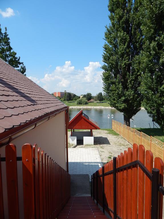 Napsugár Apartman Baja Pokoj fotografie